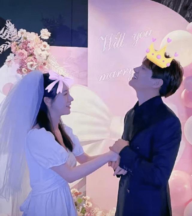 此人遭到未婚女性谩骂三年,只因发明了一个字,如今人人都在用